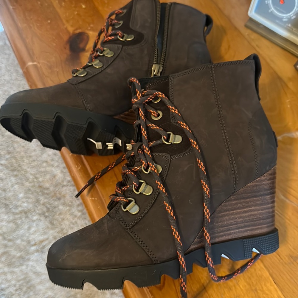 Sorel wedge bootie. Size 6.5
